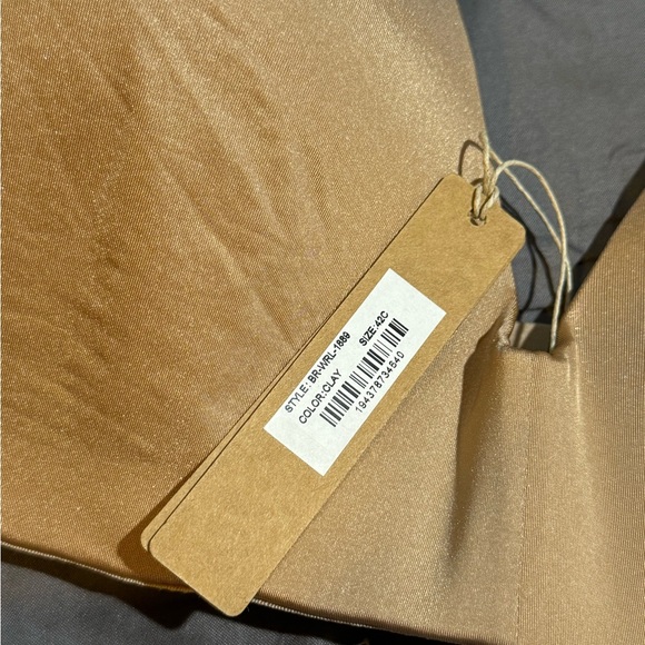 SKIMS WIRELESS BRA - Picture 2 of 3